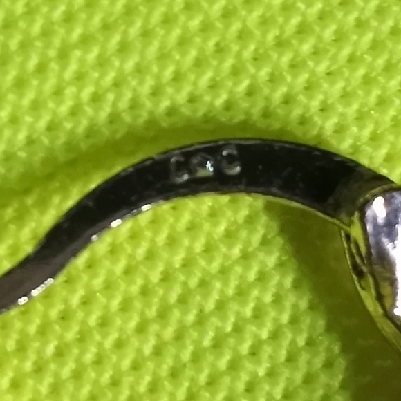 Goldtone basket Hoop filigree wire earrings - Picture 7 of 7